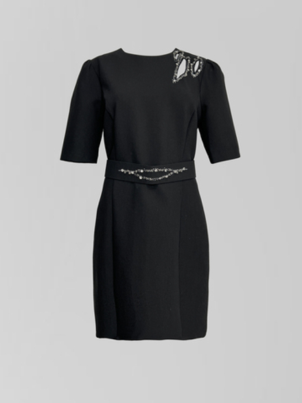 Платье Perle donna 9339 однотонное с вырезами и стразами на груди и поясом в комплекте