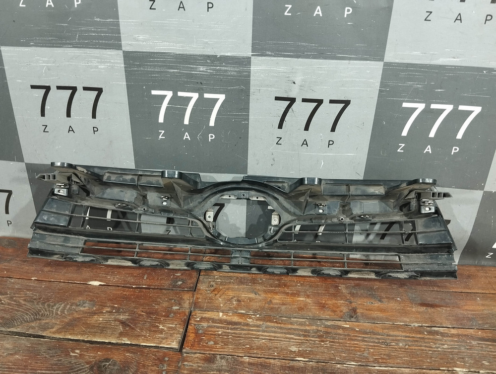 Peшeтка радиaтopа Toyota Highlander 3 (U50) 13-16 Б/У Оригинал 531110Е150