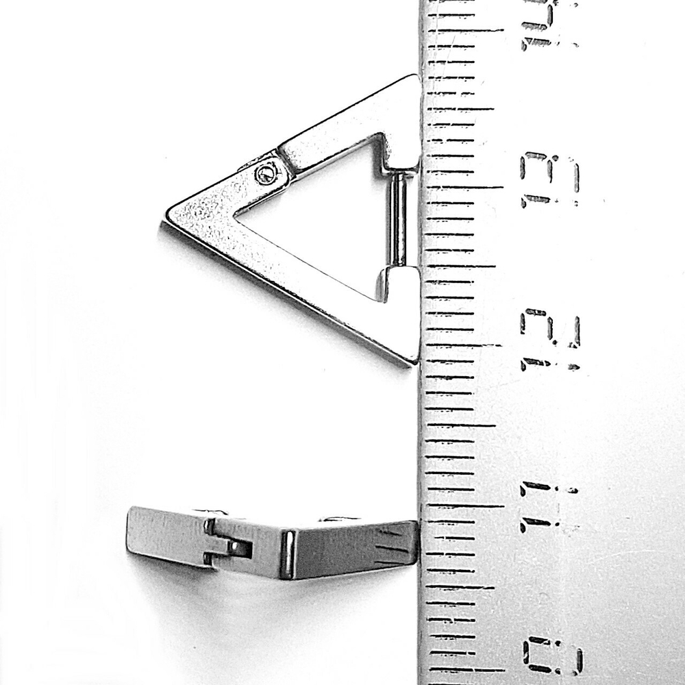 Серьги - кольца Треугольник для пирсинга ушей из медицинской стали. Стальные. 1 пара