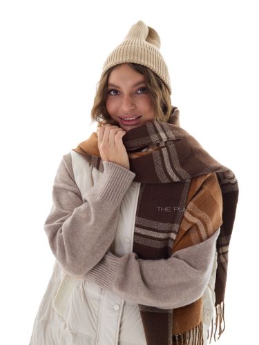 Светло-бежевый пуховый жилет с вязаным капюшоном