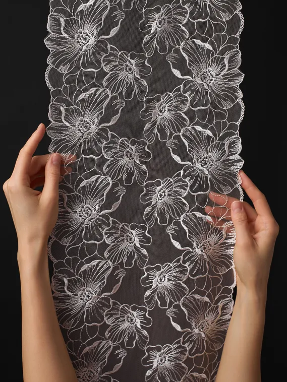 05-172 Вышивка на неэл. сетке 25 см, телесный/айвори 004