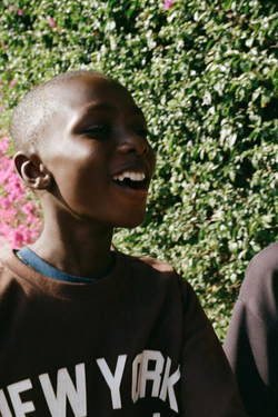 ZARA ТОЛСТОВКА VARSITY ИЗ ТКАНИ ИНТЕРЛОК, КОРИЧНЕВЫЙ