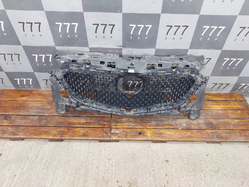 Решетка радиатора Mazda 6 (GJ) 18-нв Б/У Оригинал GSH750719