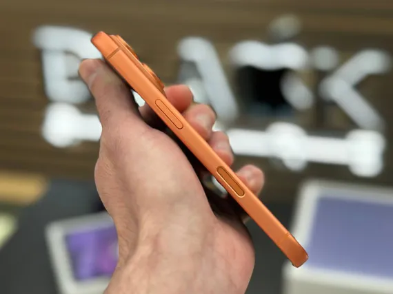 Б/У Телефон Apple iPhone 17 Pro 512Gb Orange (FJ17Y9645C)
