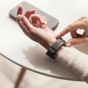 Ремешок для Apple Watch 42/44mm Classic из кожи теленка серого цвета