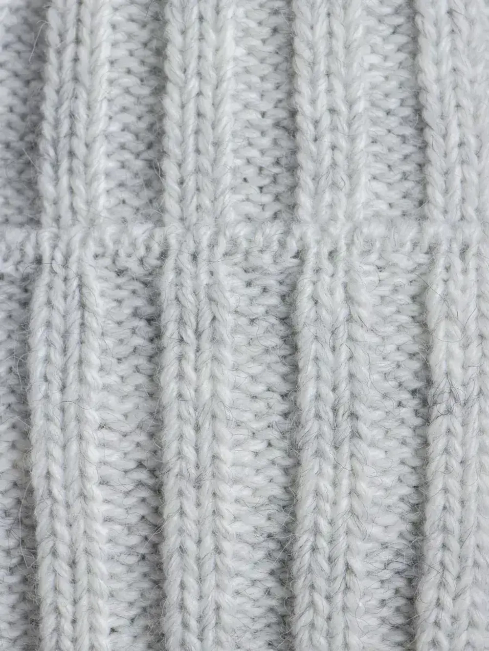 Шапка зимняя для девочки со снудом и помпонами