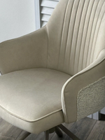 Стул М-City DISAUR Рикард (Rikard) поворотный на 360 градусов, Кремовый Riely-111, Present-120, Шенилл-Велюр, Латте каркас