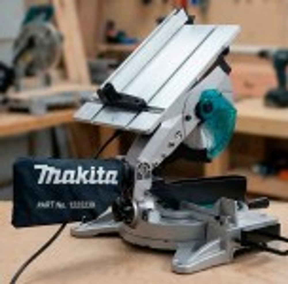 Пила торцовочная сетевая MAKITA LH1040  LH1040