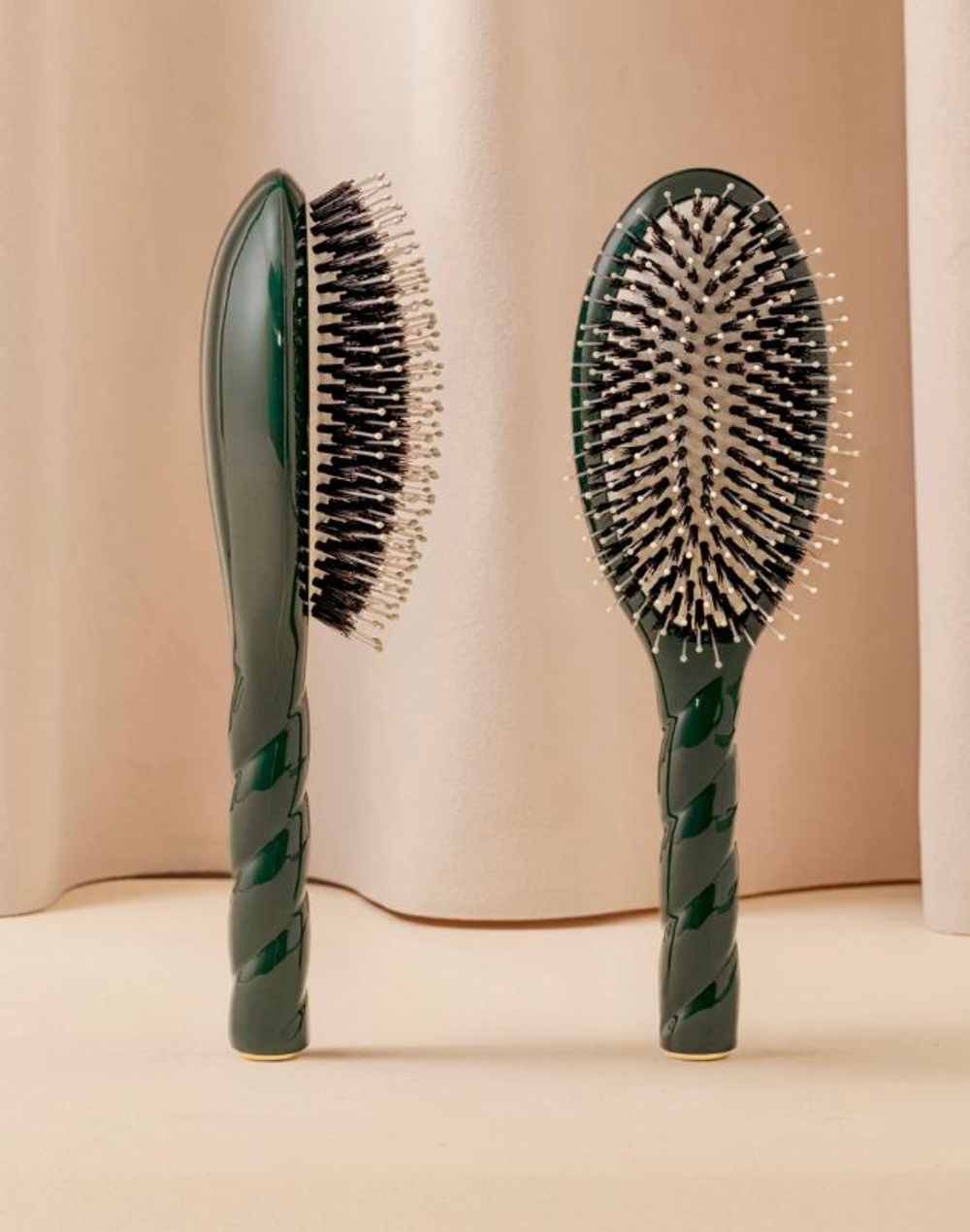 La Bonne Brosse Массажная расческа для волос N 03 Essential Sensitive Scalp Brush - Creamy White