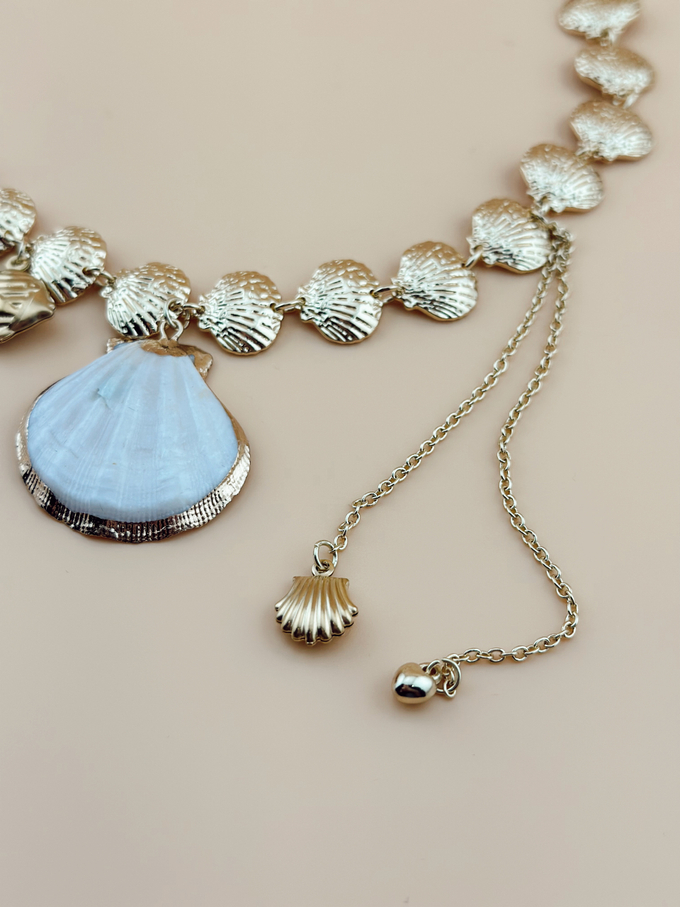 Колье с ракушками и перламутровой раковиной