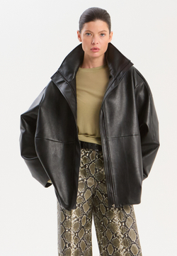 Куртка с воротником стойкой из экокожи