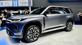 Внедорожник GAC Trumpchi S7 представлен в Китае с 2,6-метровой светодиодной полосой