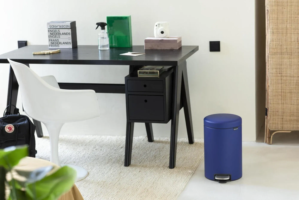 Brabantia NewIcon Контейнер для мусора 5л для миндаля