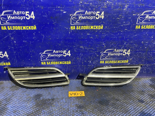 Решетка радиатора NISSAN TINO 2001