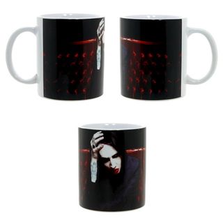 Кружка Marilyn Manson ( поддерживает голову сидя на диване ) (819)