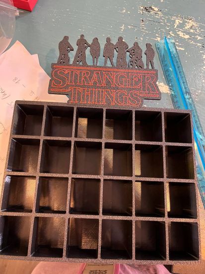 Стенд для фигурок Kinder joy Очень странные дела (24 секции)