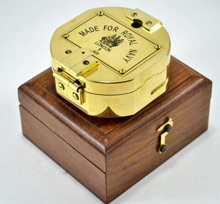 Nautical Морской компас Brunton в деревянном футляре Лого: Made for Royal Navy