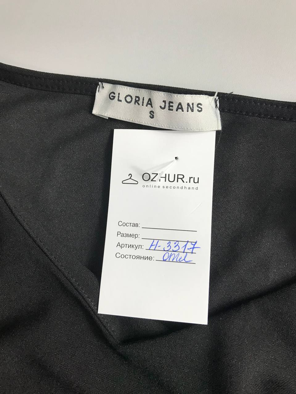 Платье Gloria Jeans практичное и удобное, маркировка S, визуально 44 размер