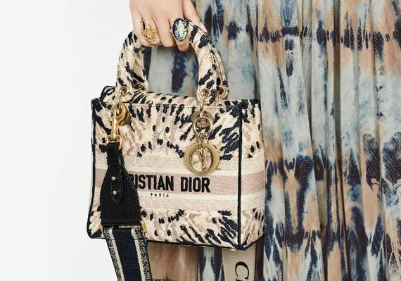 Сумка Dior Lady D-lite, модель среднего формата розовый