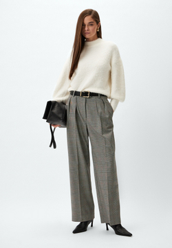 Свитер женский GUESS