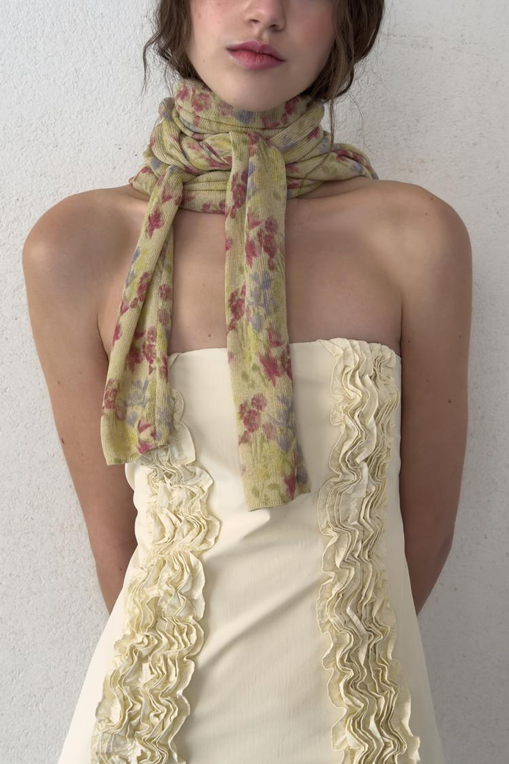 ZARA ПЛАТЬЕ МИДИ С ОБЪЕМНЫМИ ВОЛАНАМИ, ЦВЕТ СЛОНОВОЙ КОСТИ