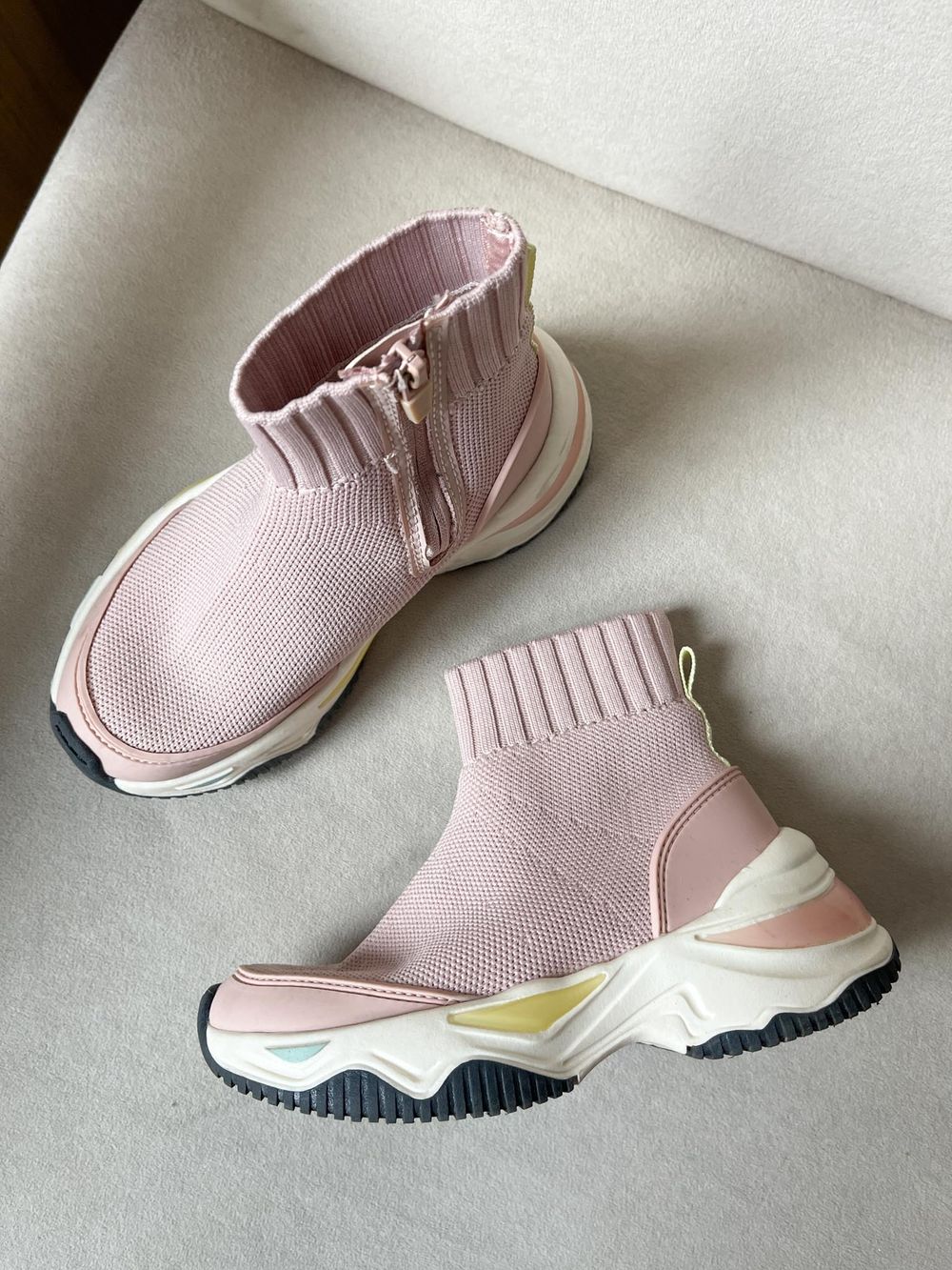 Кроссовки Zara