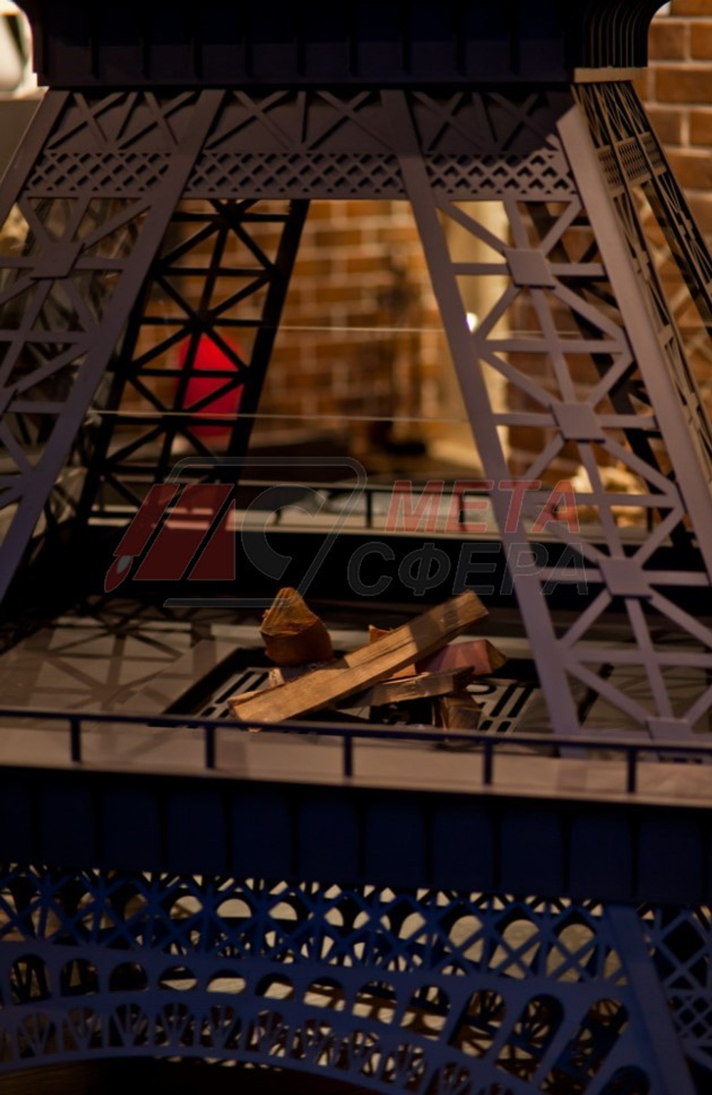 Уличный камин Париж