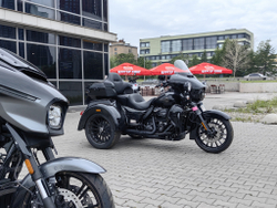 Tri Glide Ultra Harley-Davidson 2025 (Vivid Black/Black Trim)