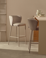 Полубарный стул Ciselia из бежевого шенилла и бежевой стали, 65 см