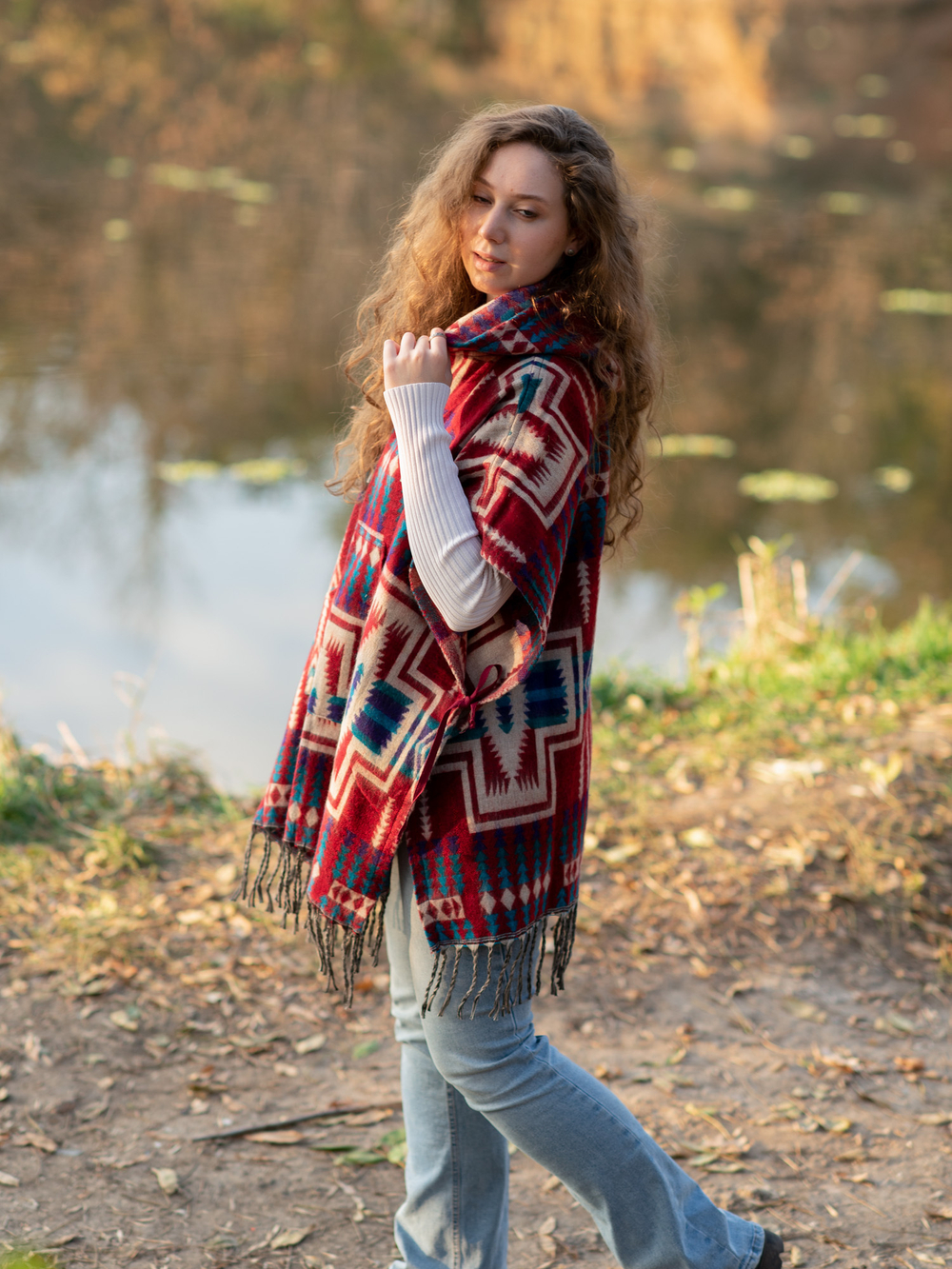 Пончо шерстяное с орнаментом