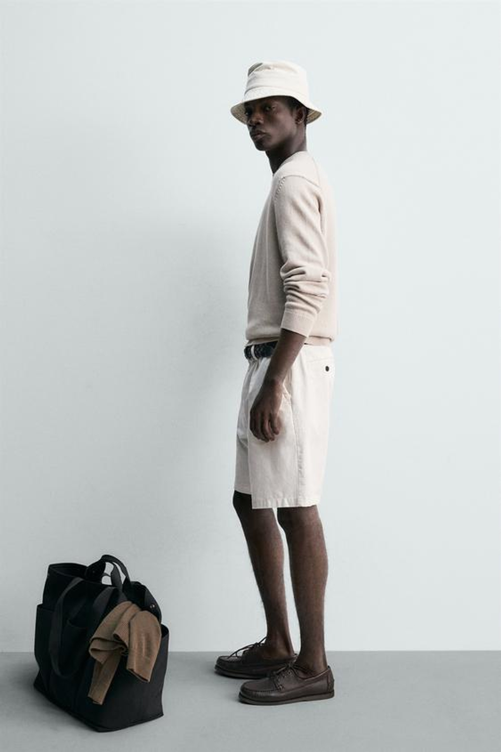 ZARA ШОРТЫ REGULAR FIT СО СКЛАДКАМИ, ЖЕЛТОВАТО-БЕЛЫЙ