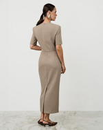 Платье-футляр