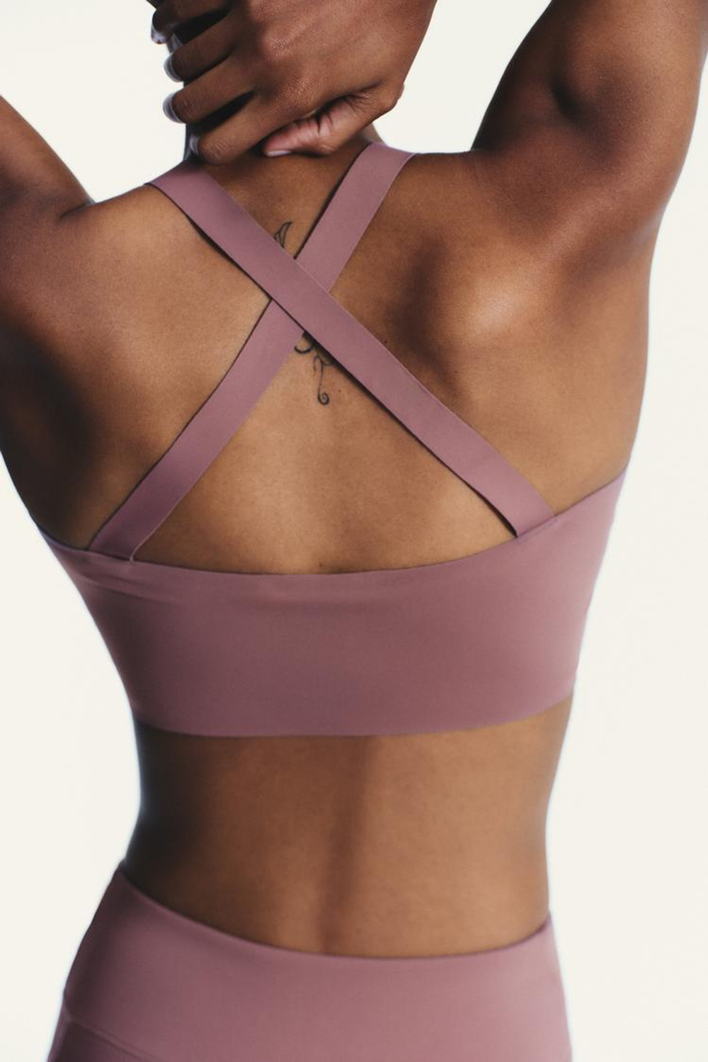 ZARA БЕСШОВНЫЙ ТОП ИЗ ПОЛИАМИДА, ЦВЕТ МАЛЬВЫ