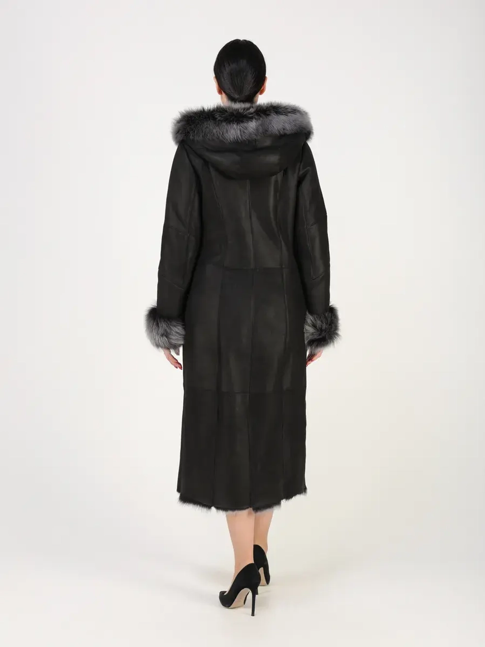 Дубленка зимняя натуральная с капюшоном длинная