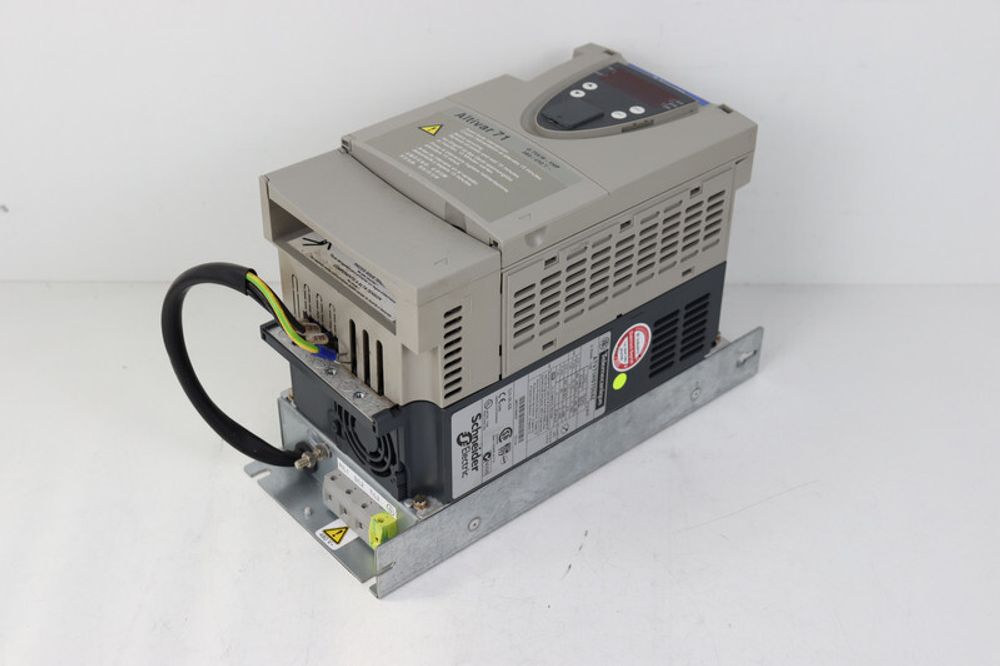 Schneider Electric ATV71H075N4Z