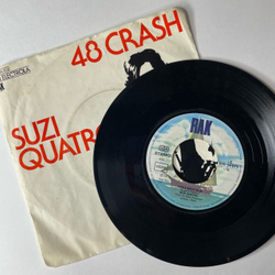 Винтажная виниловая пластинка 7 дюймов (маленькая пластинка) Suzi Quatro 48 Crash (Германия 1973)