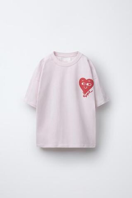 ZARA ФУТБОЛКА С ПРИНТОМ «СЕРДЕЧКИ», РОЗОВЫЙ