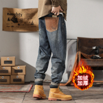 Трендовые джинсы с карманами другого цвета