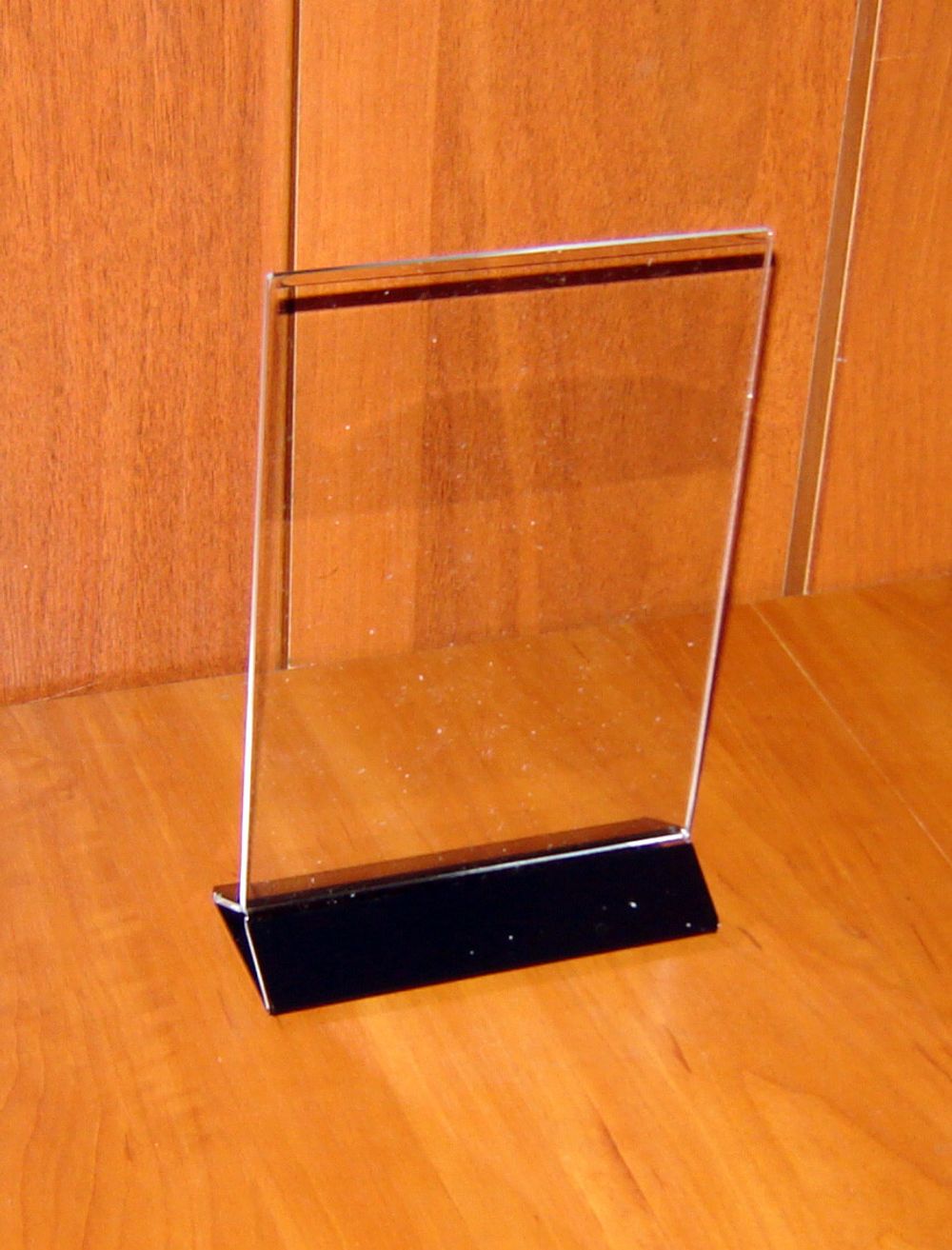 Менюхолдер тейбл тент А5 вертикальный с черным основанием