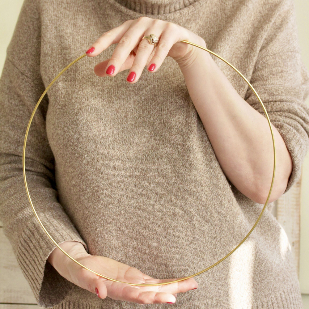 Кольцо металлическое для макраме 35 см, цвет золотистый, неразъемное / кольцо металлическое основа для рукоделия / основа для ловца снов