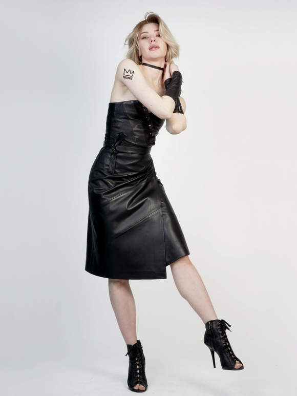 Юбка кожаная на запах ниже колен