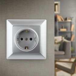 Розетка Intro Solo 4-206-03 с заземлением 2P+E Schuko со шторками, 16А-250В, IP20, СУ, алюминий