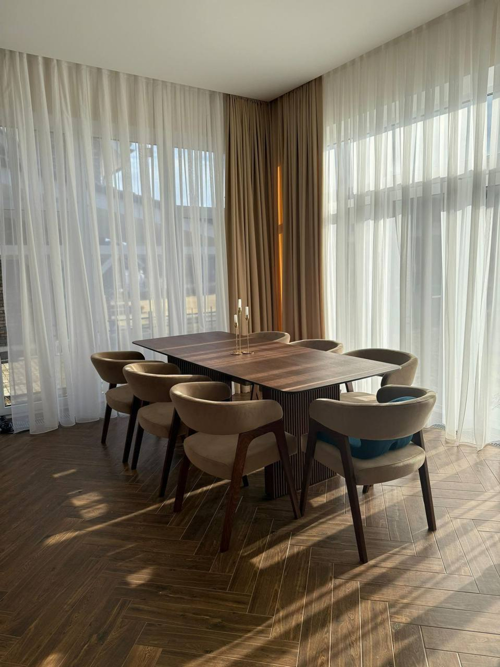 Дизайнерский стол из Дуба