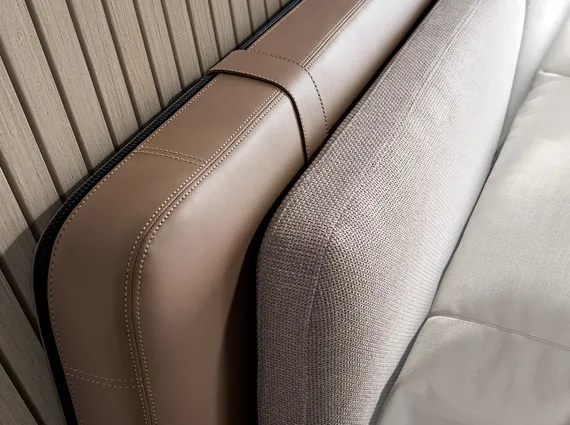 Кровать Angel Cerda 7154 из экокожи цвета норки и серой ткани