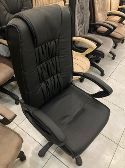 Кресло Фортуна-5 (3) перф черн к/з черн Мех качания п Директор (в разборе)