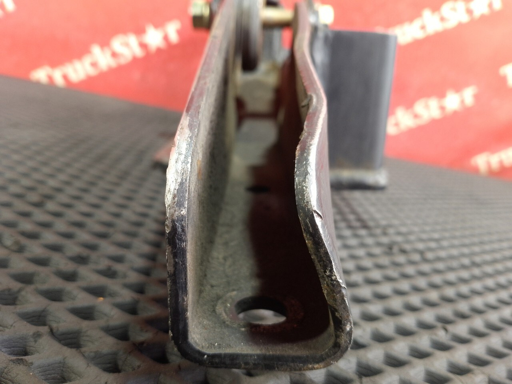 Кронштейн (дефект) торсиона кабины правый 2024г.