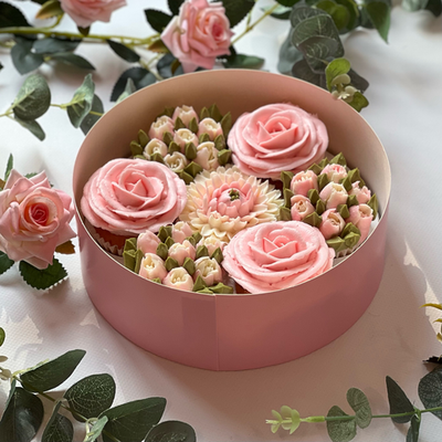 Букет цветочных капкейков в премиум коробе с розами 7 штук