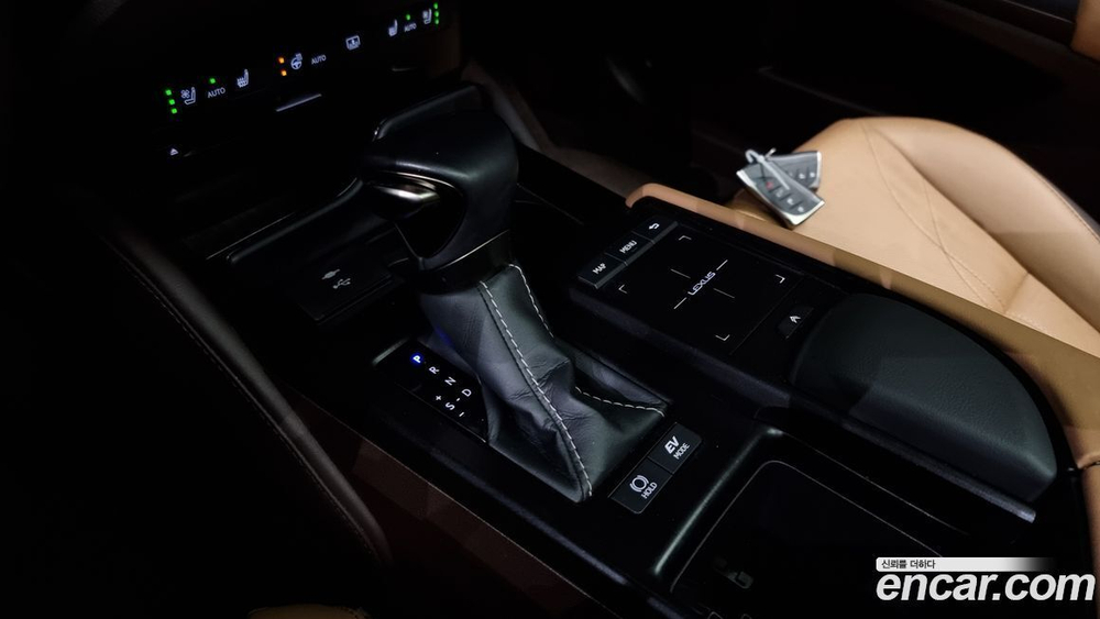 Lexus ES300h 7 Generation Luxury Plus (04.2021)