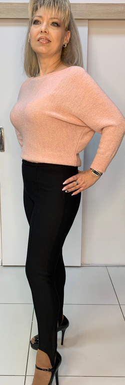 Черные брюки-лосины со штрипками