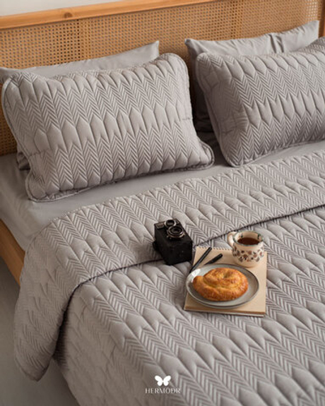 Комплект стеганного покрывала и 2 наволочек Kaj Gray Hermodr 130220278 Иран